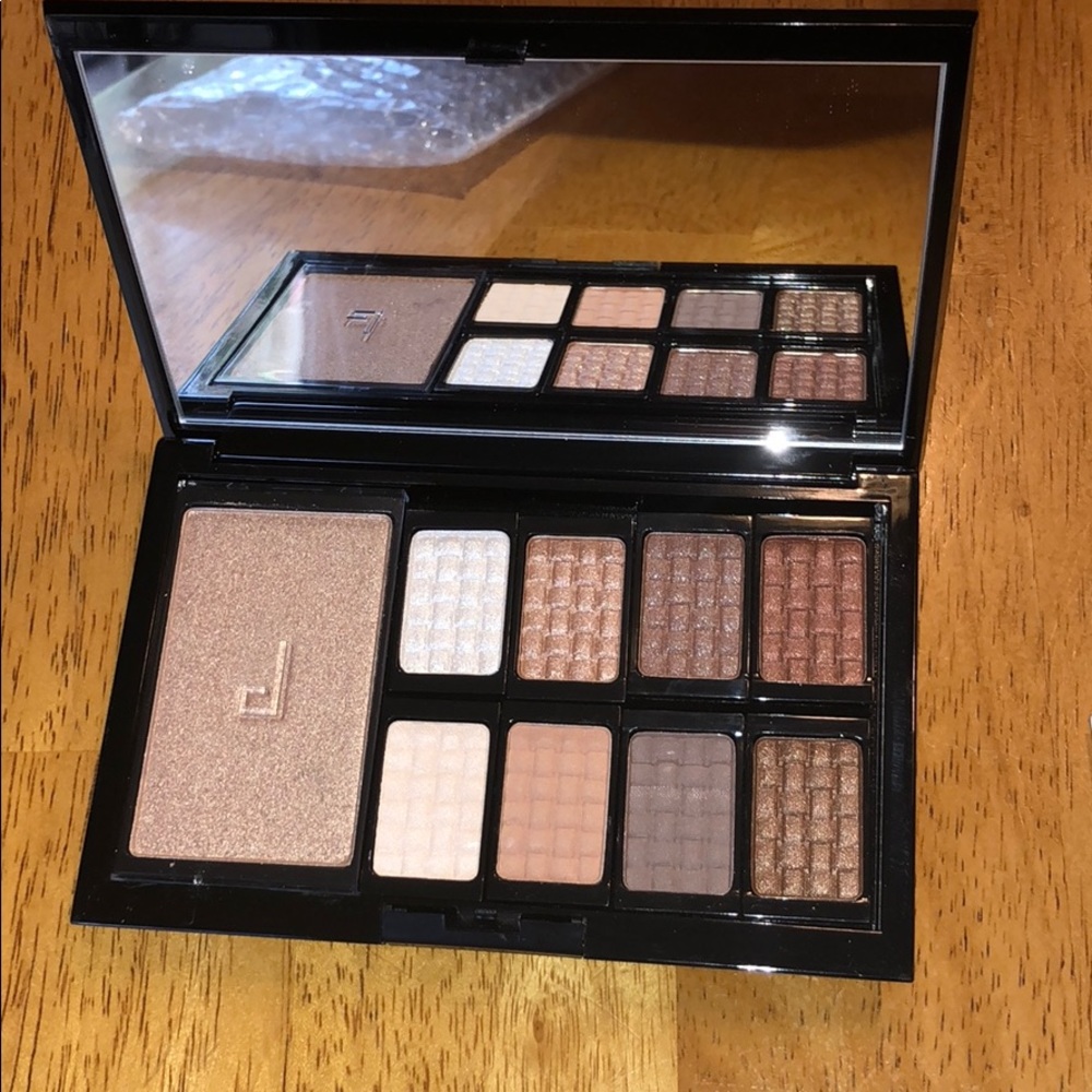 🆕 DOUCCE Freematic Eyeshadow Pro Palette